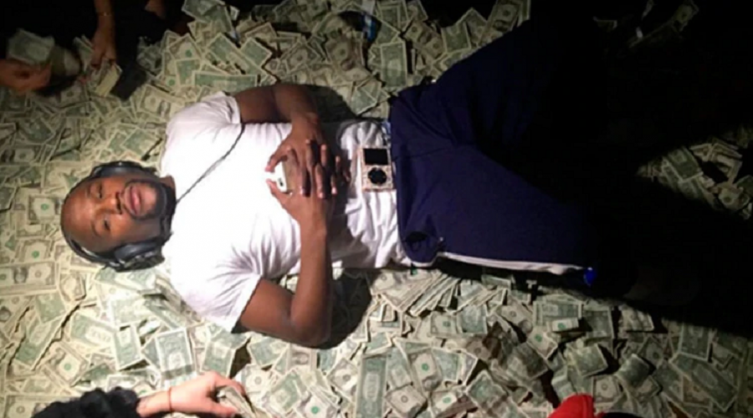Floyd Mayweather se convirtió en el deportista mejor pagado de la década