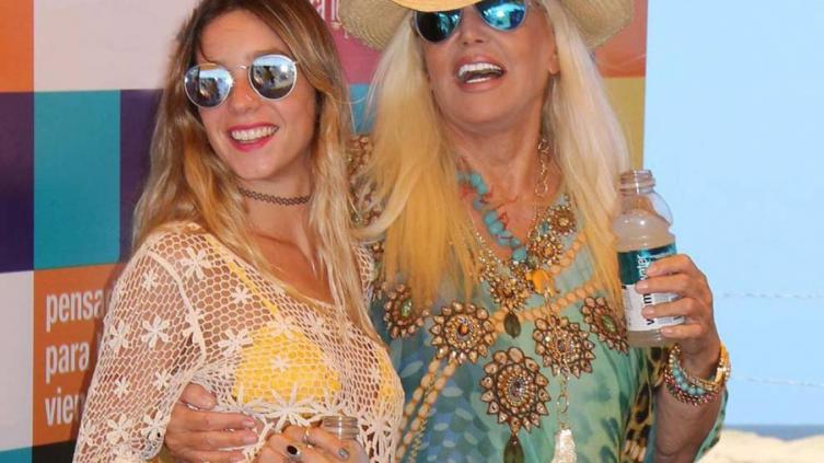 Piedrazos, insultos y amenazas: denuncian a la hija y la nieta de Susana