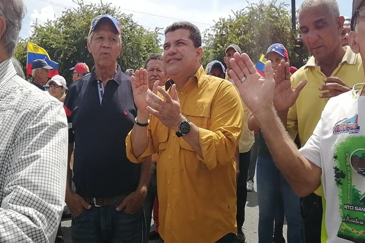 Venezuela: quién es Luis Parra, el diputado que juró como presidente del Parlamento