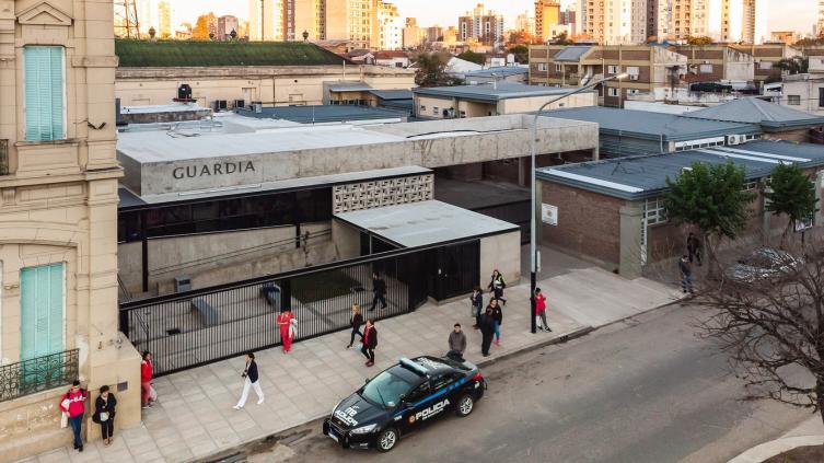 Lo asesinaron de un tiro en la cabeza frente a su propia casa