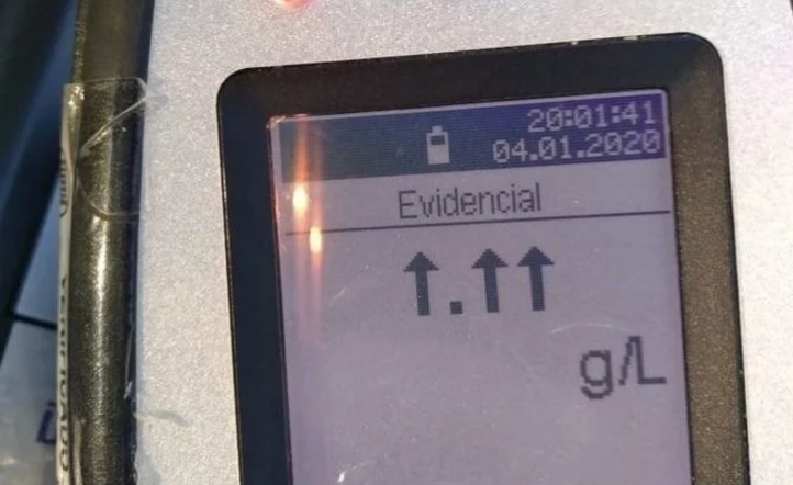 Superó el tope de alcohol en sangre y trabó el alcoholímetro