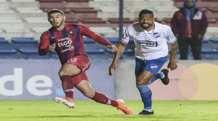 Un jugador mundialista de Uruguay fue ofrecido a Colón