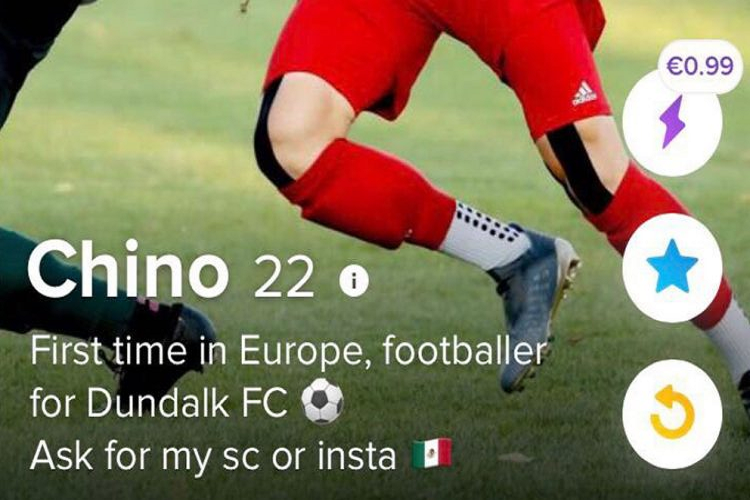 Insólito: un futbolista anunció en su perfil de Tinder su arribo a un nuevo club