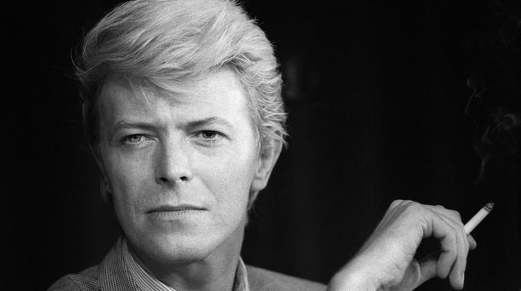 La historia de “Heroes”, la canción más famosa de David Bowie que ayudó a demoler el Muro de Berlín