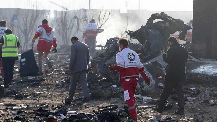 Teherán asegura que ningún misil alcanzó al avión que cayó con 176 personas