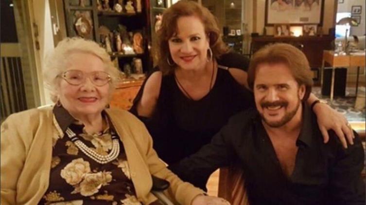 Murió la madre de los hermanos Pimpinela