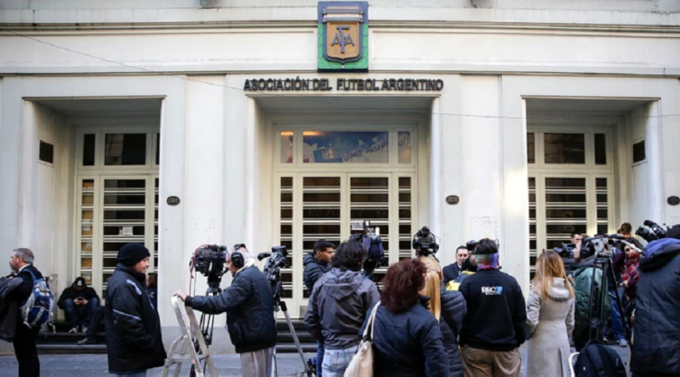 El fútbol prepara su vuelta a casa, la AFA - Cherquis Bialo