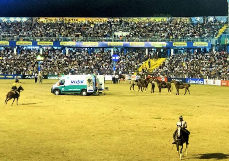 Murió un jinete aplastado por el caballo en Jesús María