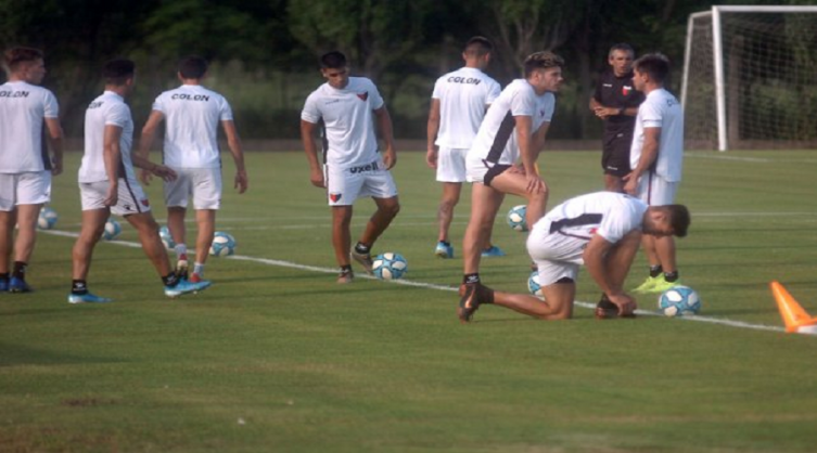 El encuentro entre los dirigentes y el plantel de Colón