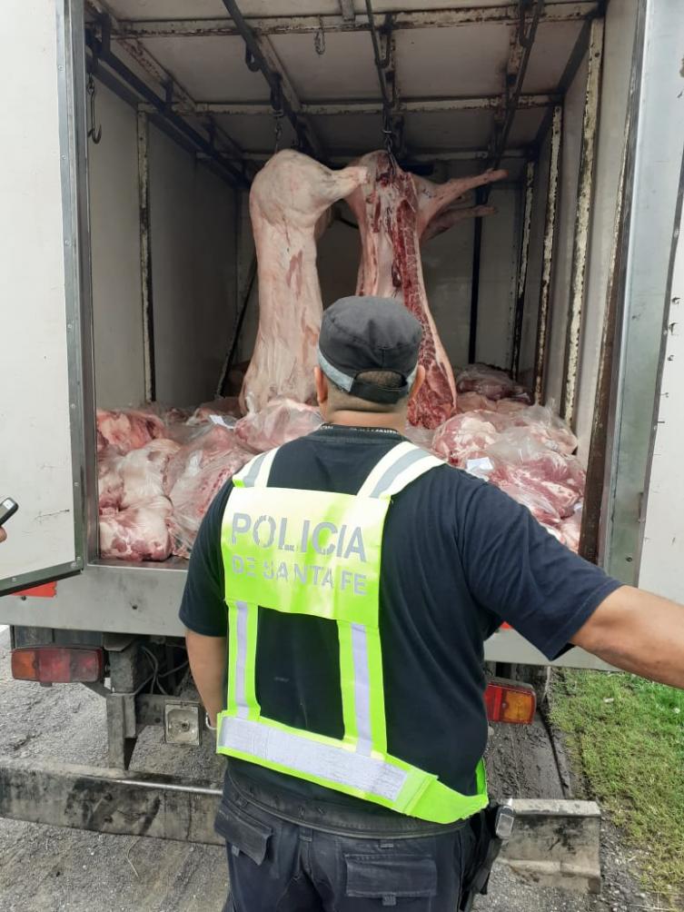 Policía Vial decomisó más de dos toneladas de carne porcina