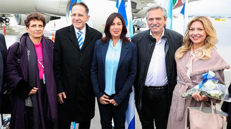 Alberto Fernández arribó a Israel en su primer viaje oficial