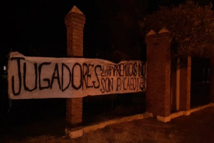 Pusieron pasacalles para Vignatti y los jugadores en la sede y el predio de Colón 