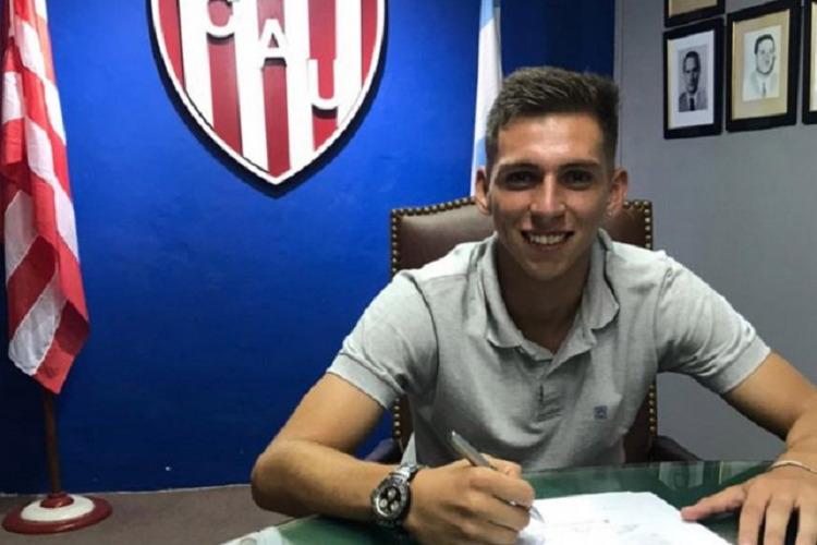 Unión oficializó el fichaje de Daniel Juárez