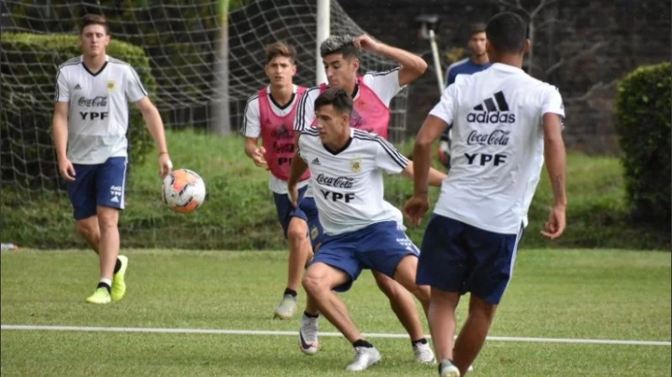 Con mayoría de suplentes, la Sub 23 de Argentina cierra la primera fase con Venezuela