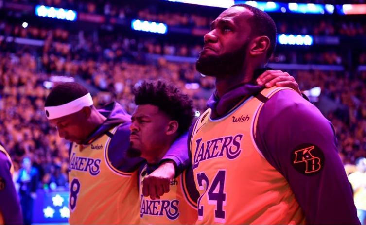 Los Angeles Lakers  recordó a Kobe