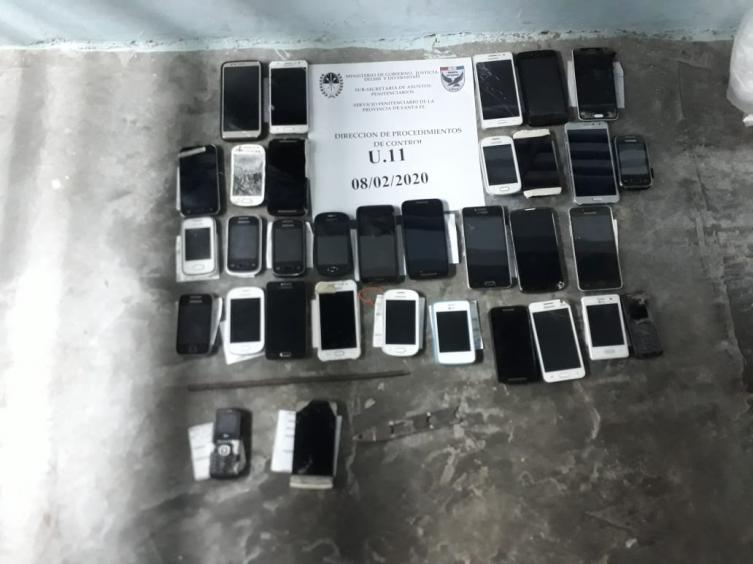 Se secuestraron 32 celulares en una nueva requisa en Piñeiro