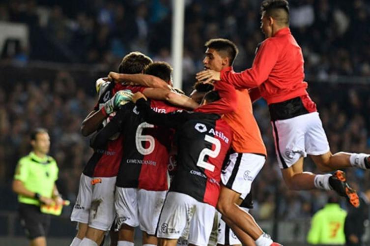 Colón empató sin goles ante Defensa y Justicia
