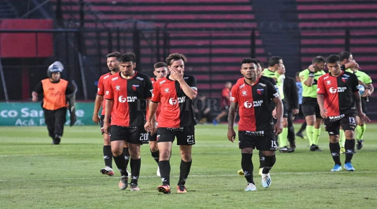 La victoria de Aldosivi ante Huracán dejó a Colón  en zona de descenso