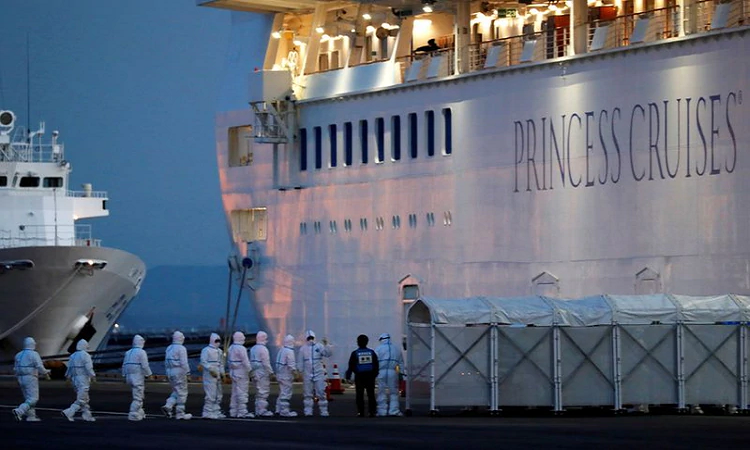 Japón elevó a 355 los casos de coronavirus a bordo del crucero en el puerto de Yokohama