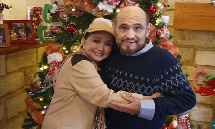 La Chilindrina explicó su beso con Edgar Vivar y descartó tener un romance con él