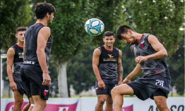 Colón comenzó su semana de trabajo en zona de descenso y pensando en Newell ´s