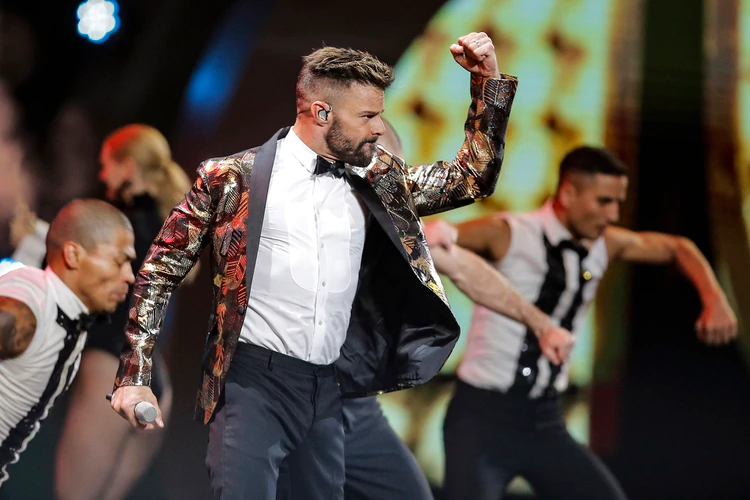 Ricky Martin abrió Viña del Mar 2020 con sus últimos éxitos y un piquito al presentador