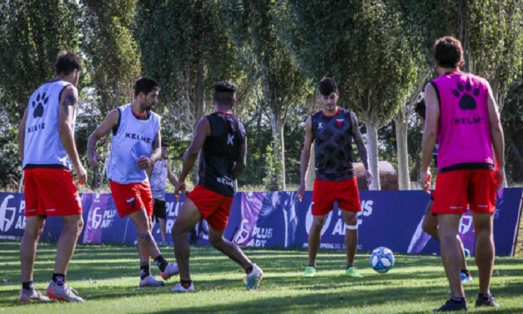 Colón dio a conocer la lista de convocados para recibir a Boca