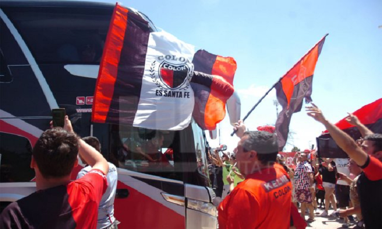 Convocan a un banderazo en apoyo a Colón para el partido crucial ante Boca