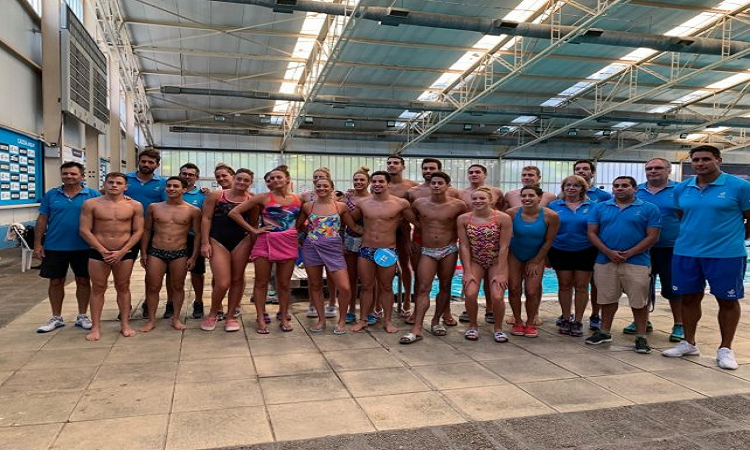 La selección nacional de natación entrena en el Cenard