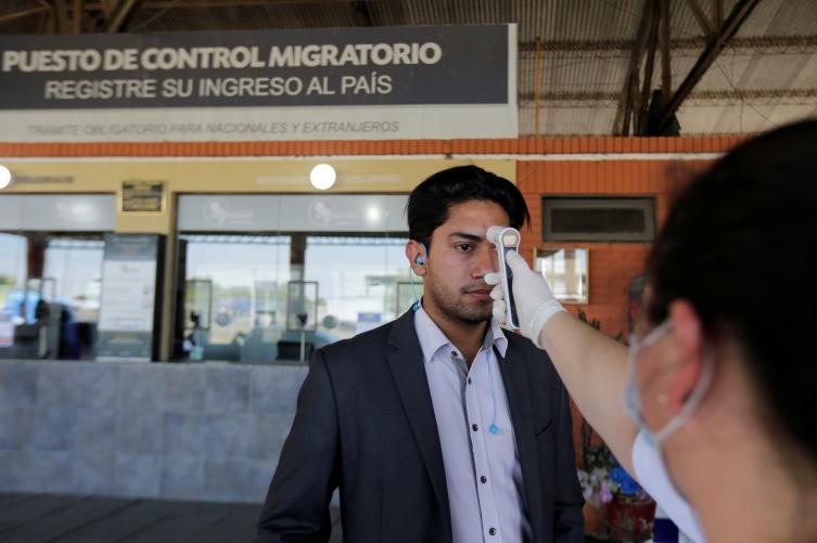 Por el Coronavirus restringen el ingreso de extranjeros a la Argentina 
