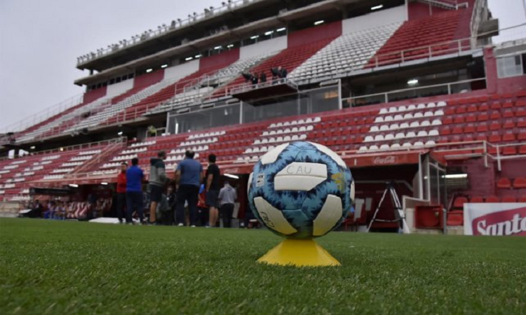 El plantel de Unión entrena y espera saber si jugará ante Vélez 