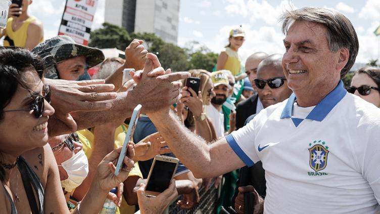 Bolsonaro descree del coronavirus y de las medidas que el mundo toma