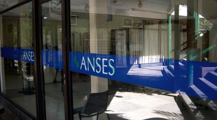Casi 1,5 millón de inscriptos en un día para cobrar el Ingreso Familiar de Emergencia
