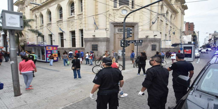 El lunes los bancos operarán normalmente 