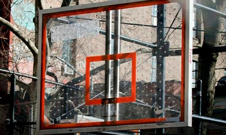 Nueva York: quitaron todos los aros de basquet de las calles para fortalecer las medidas de aislamiento