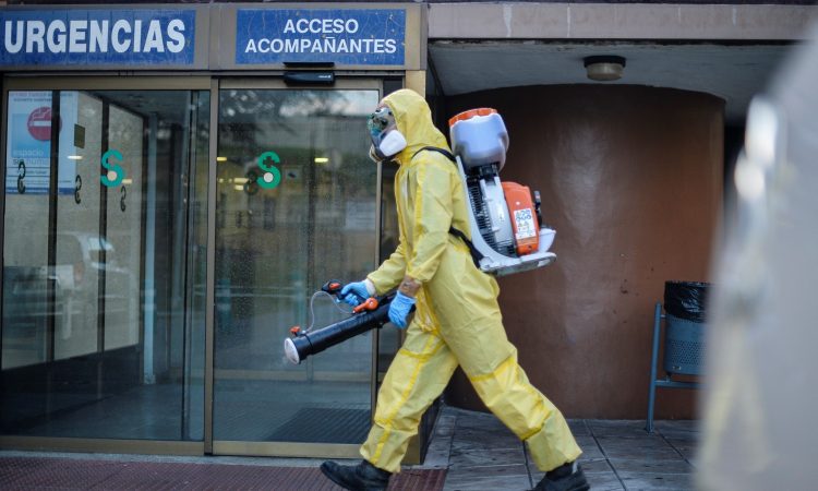 España vuelve a subir el número de fallecidos en 757 y reporta 6.180 nuevos casos