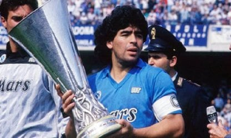 Subastarán una camiseta de Maradona para combatir el coronavirus