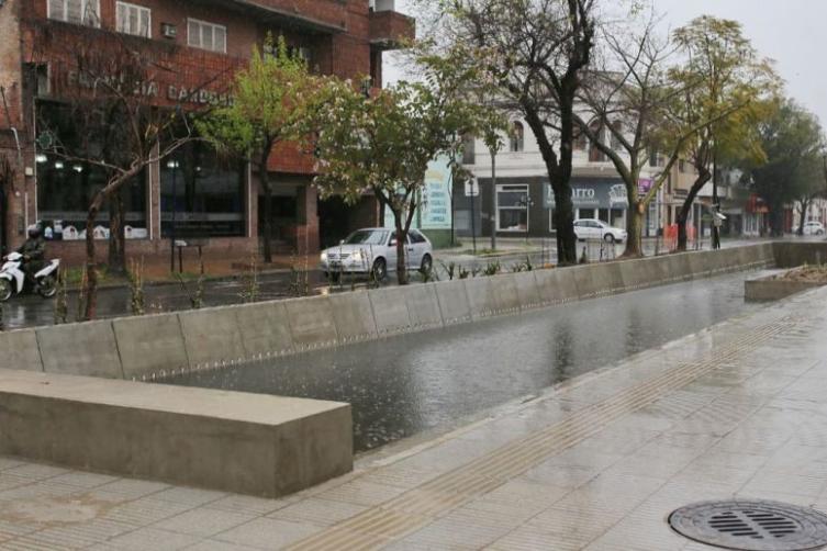 Instalaron una estación de bombeo en avenida Freyre y Catamarca