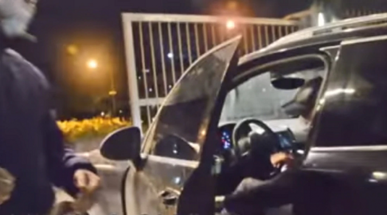 Las imágenes e Tinelli llegando a Buenos Aires: a la madrugada, en su camioneta y con barbijo