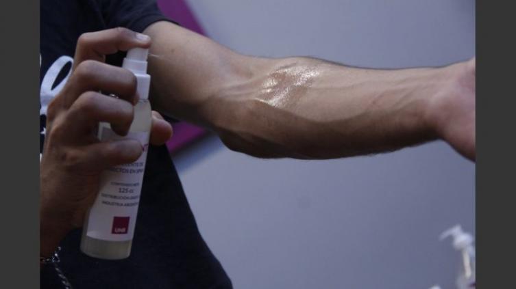 La UNR repartirá gratis repelente de producción propia