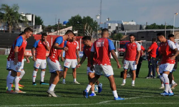 Unión no tendría técnico antes del comienzo de los entrenamientos 