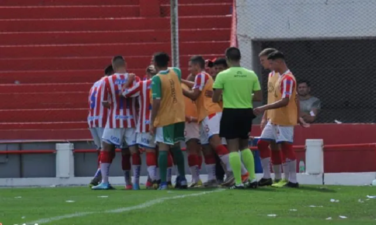 Está considerado el gol de Claudio Peralta en Unión, entre los mejores en Reserva