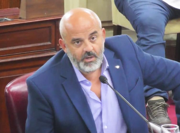 Proponen la ampliación  de la licencia por paternidad a los agentes públicos