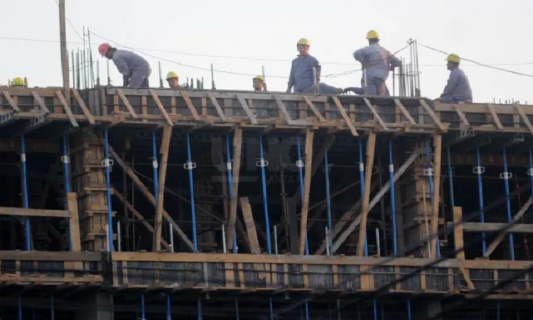 Las próximas exceptuadas serían la construcción, la hotelería y la gastronomía