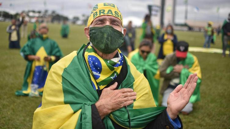 Trágico récord en Brasil: murieron 881 personas por coronavirus en un día