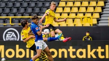 El Dortmund goleó al Shalke en el retorno de la Bundesliga