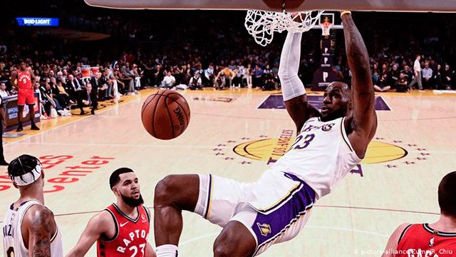 La NBA analiza su propio protocolo: puertas abiertas y público limitado