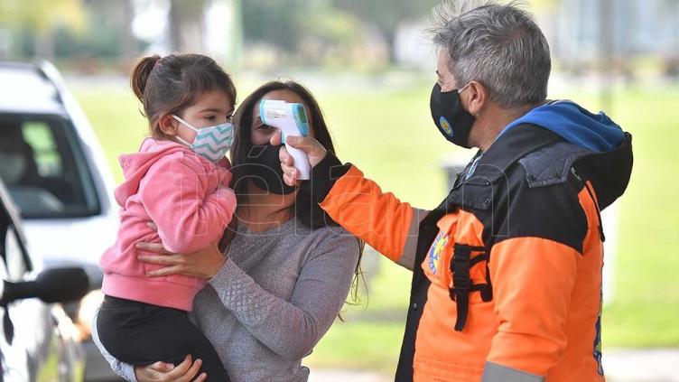 Cuáles son los dos nuevos síntomas de coronavirus que definió la OMS