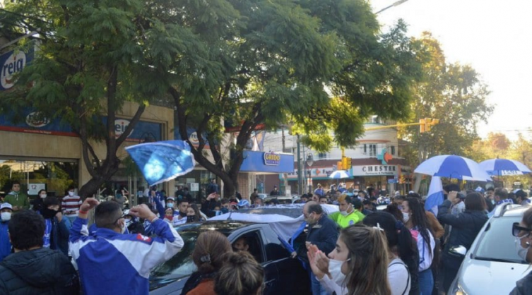 Fueron imputados 12 hinchas de Godoy Cruz por violar la cuarentena en la despedida del Loco Julio