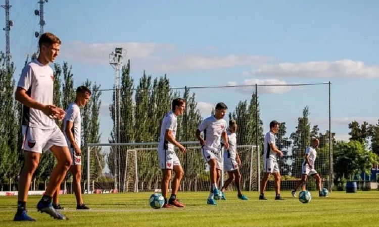 Colón busca achicar el plantel y algunos contratos